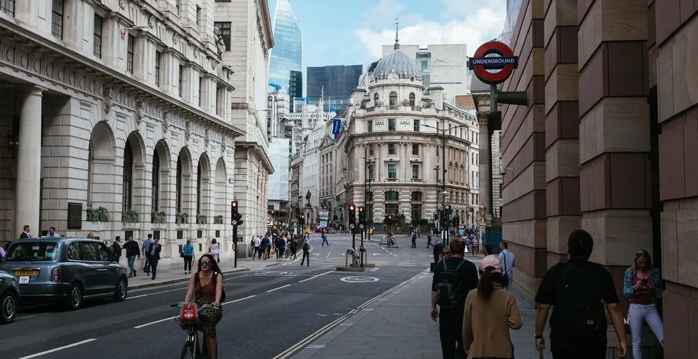 英国は税金漏れの抜け穴を公式に閉鎖し、世界中の国民に課税