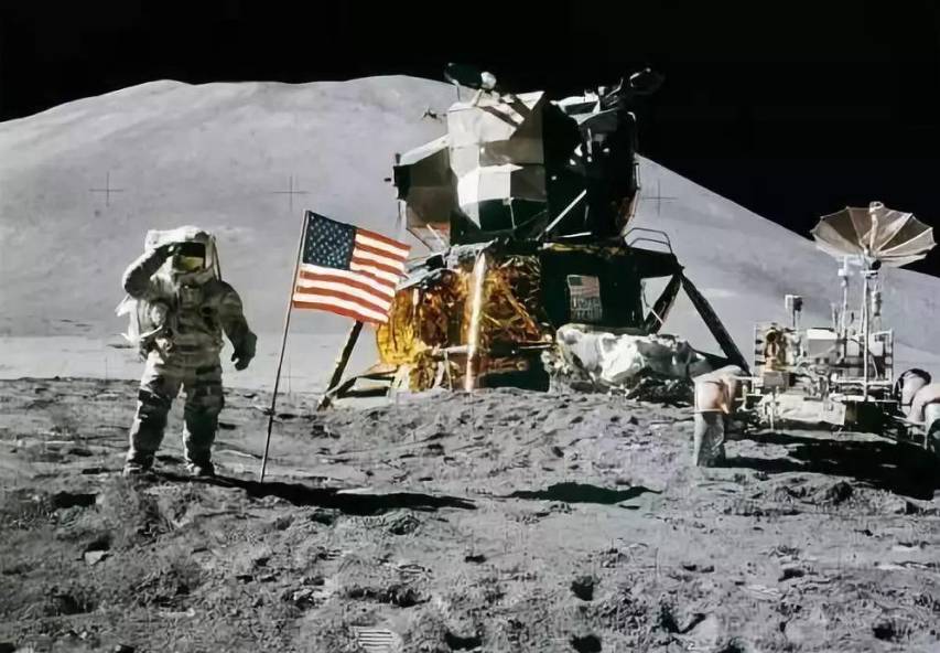 米国の宇宙飛行士2人の帰還日が延長