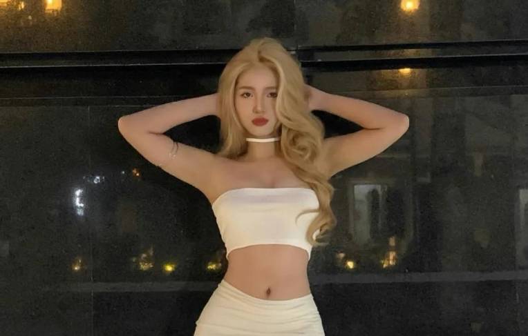 フィットネス界のベトナム人 Netflix 美女はどんな服装でも最高に似合う!