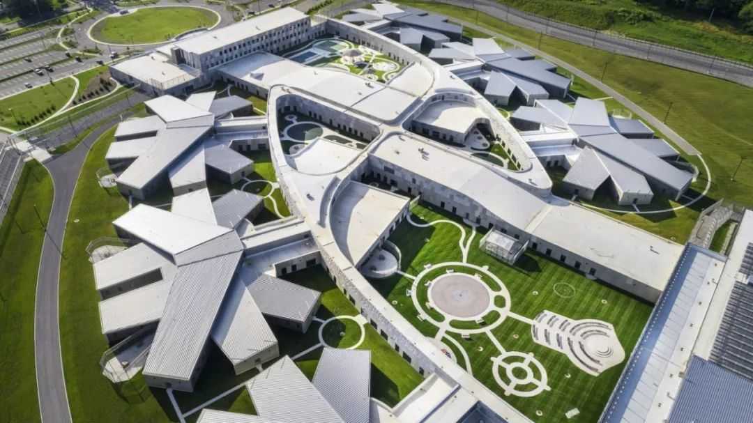 フルトン州立病院ニクソン法医学センター:革新的なデザインで遺産を蘇らせる