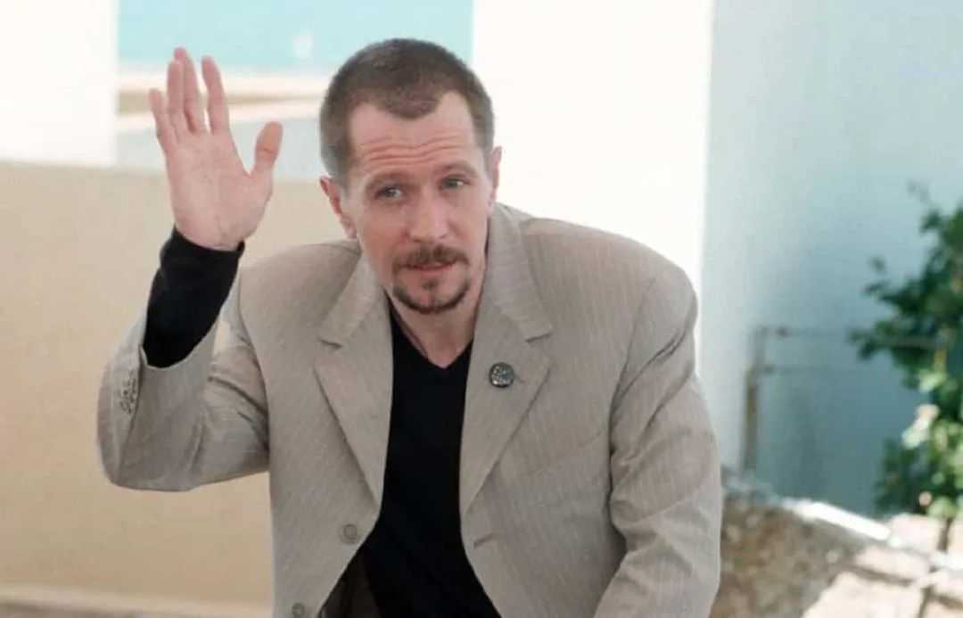 ゲイリー・オールドマン監督の『ニル・バイ・マウス』:ロンドンの裏社会を生々しくダークに描く