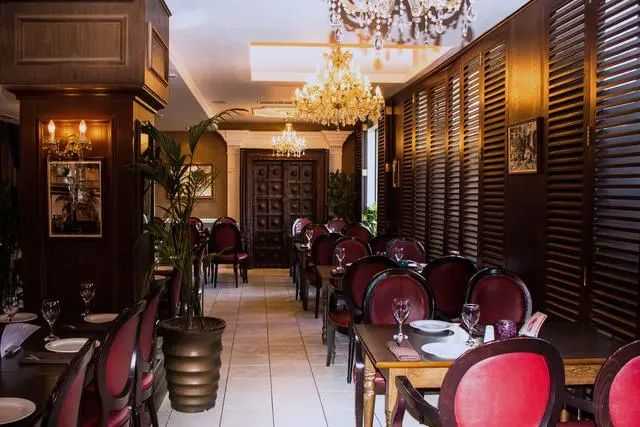 インドの高級レストラン:優雅さと卓越したサービスが融合する場所