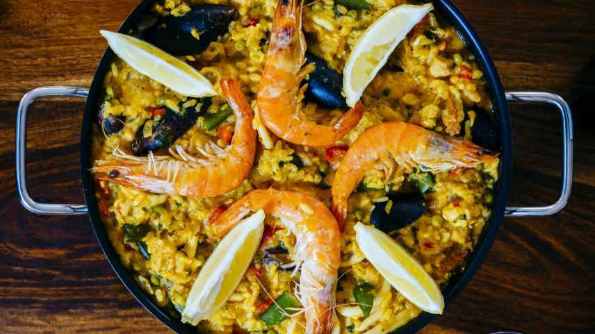 象徴的な料理を探る：スペイン、フランス、ベルギーを巡る美食の旅