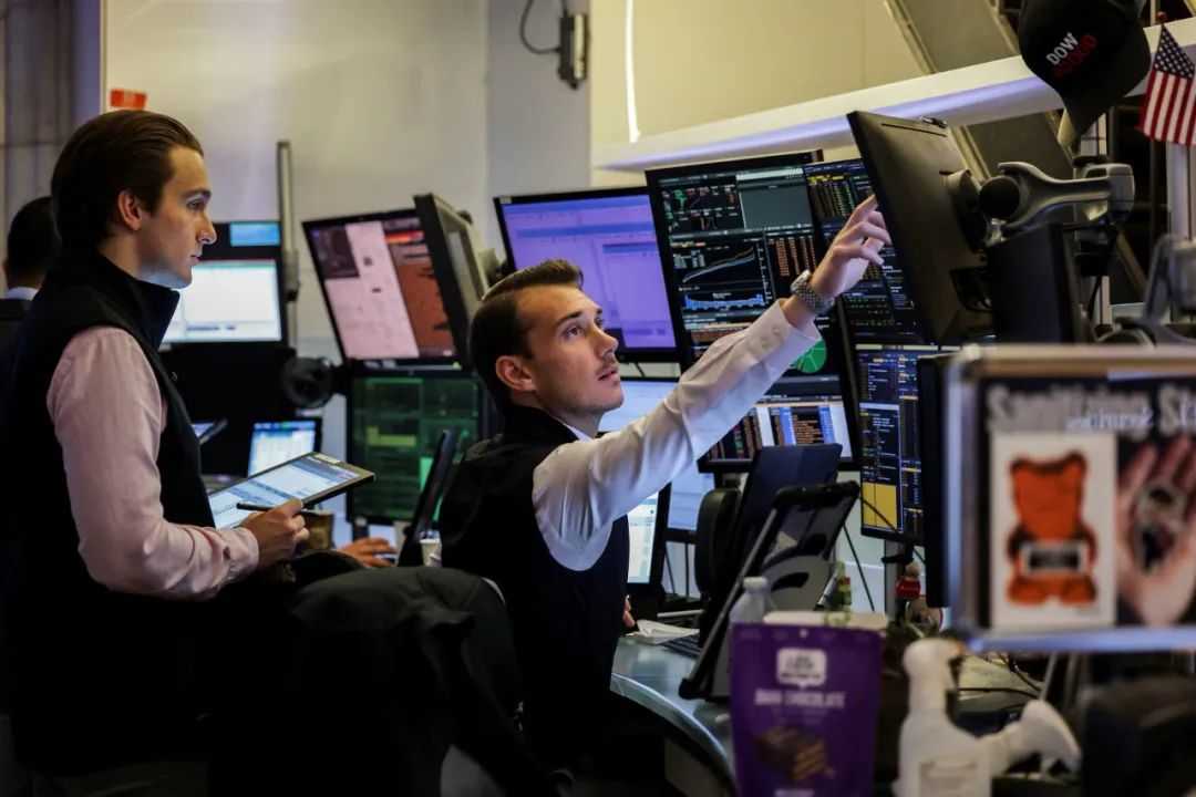 FRB議事録で利下げ期待高まる;NVIDIAの時価総額が一時4兆ドル超え