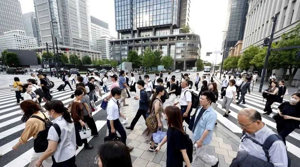 日本の春の賃金上昇率は過去最高を記録、しかし実質購買力は低下、米国との関税対立が迫る