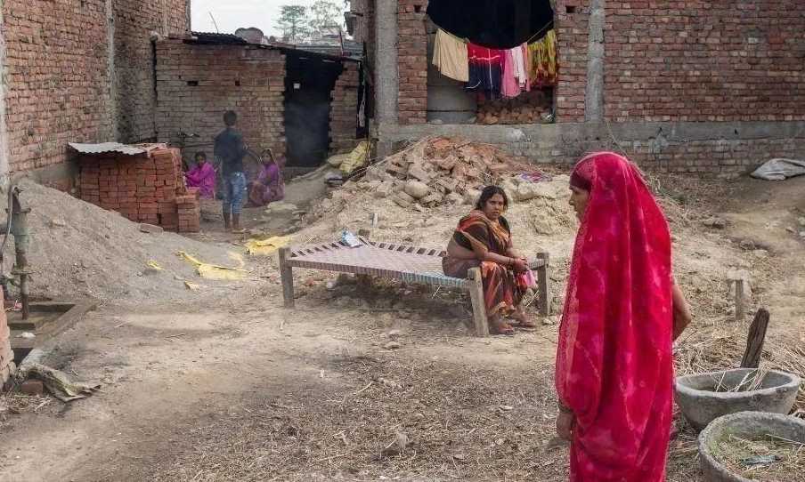 栄光の中のネパールの苦闘:ヒマラヤの貧困と不平等