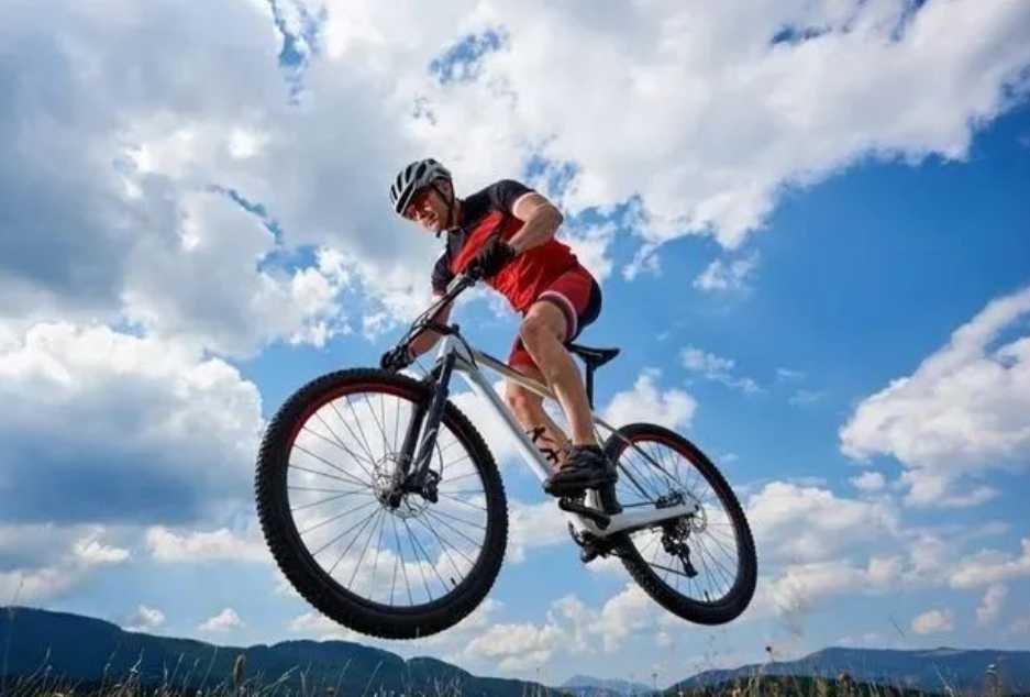 フライバイク:もはやSFではない――イギリスの発明家が現実のものに