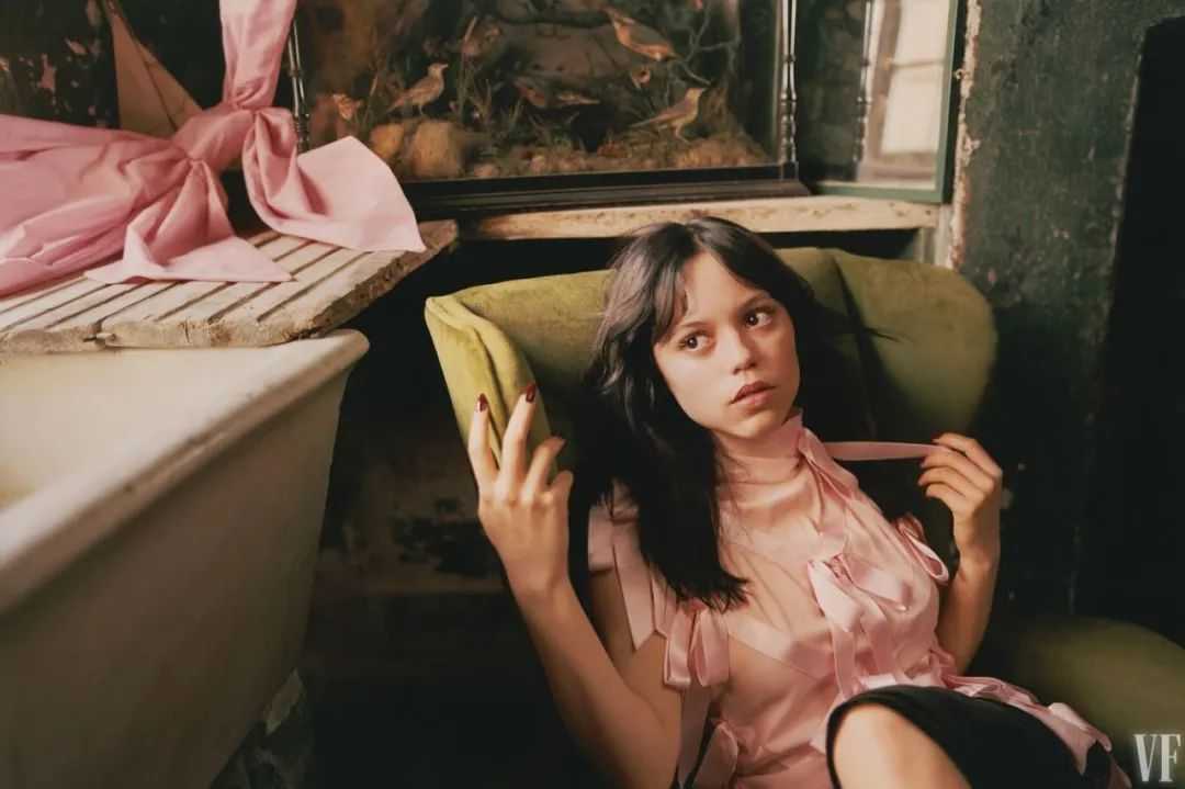 ジェナ・オルテガ：多彩な才能でスクリーンを彩るラテン系スター